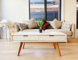 Casey Green Townhouse by GoodLive