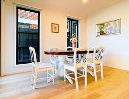 Casey Green Townhouse by GoodLive