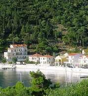 Studio on Agia Efimia Seaside