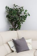 Spacious Bright Apartment by Renters