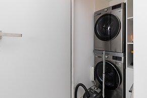 Spacious Bright Apartment by Renters