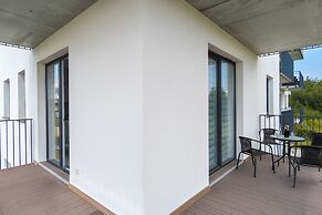 Spacious Bright Apartment by Renters