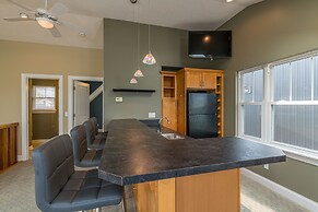 Central Cleveland Gem W/ Direct Skyline View! 2 Bedroom Home by Redawn