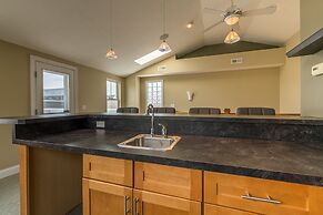 Central Cleveland Gem W/ Direct Skyline View! 2 Bedroom Home by Redawn