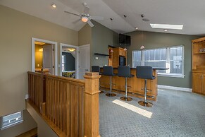 Central Cleveland Gem W/ Direct Skyline View! 2 Bedroom Home by Redawn