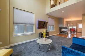 Central Cleveland Gem W/ Direct Skyline View! 2 Bedroom Home by Redawn