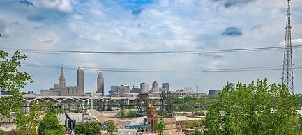 Central Cleveland Gem W/ Direct Skyline View! 2 Bedroom Home by Redawn