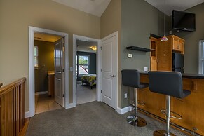 Central Cleveland Gem W/ Direct Skyline View! 2 Bedroom Home by Redawn