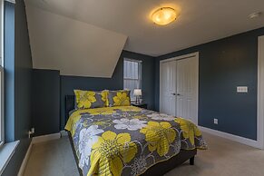 Central Cleveland Gem W/ Direct Skyline View! 2 Bedroom Home by Redawn