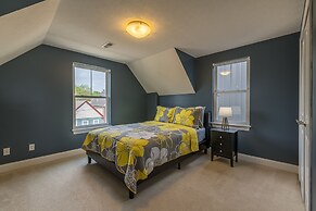 Central Cleveland Gem W/ Direct Skyline View! 2 Bedroom Home by Redawn