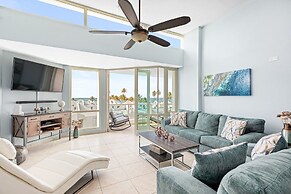 Ocean View Penthouse With Pool, Beachfront Complex 2 Bedroom Apts by R
