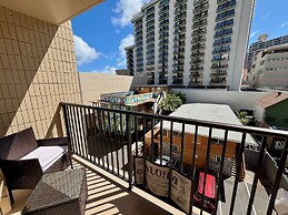 Bright Kalakauan Apartment 1 Bedroom Condo by RedAwning