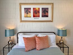 Bright Kalakauan Apartment 1 Bedroom Condo by RedAwning