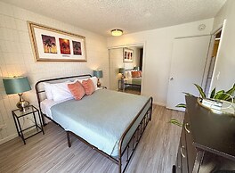 Bright Kalakauan Apartment 1 Bedroom Condo by RedAwning