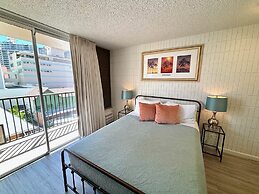 Bright Kalakauan Apartment 1 Bedroom Condo by RedAwning