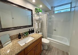 Bright Kalakauan Apartment 1 Bedroom Condo by RedAwning