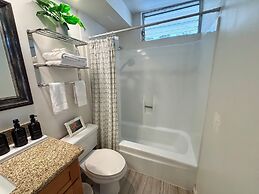 Bright Kalakauan Apartment 1 Bedroom Condo by RedAwning