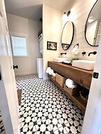 Darling 30 Day Minimum 2 Bedroom Home by RedAwning