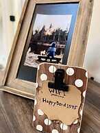 Darling 30 Day Minimum 2 Bedroom Home by RedAwning