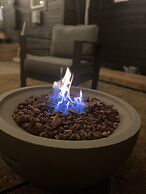 Darling 30 Day Minimum 2 Bedroom Home by RedAwning