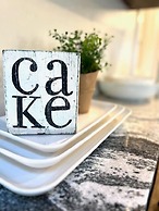 Darling 30 Day Minimum 2 Bedroom Home by RedAwning