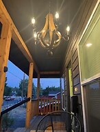 Darling 30 Day Minimum 2 Bedroom Home by RedAwning