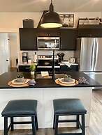 Darling 30 Day Minimum 2 Bedroom Home by RedAwning