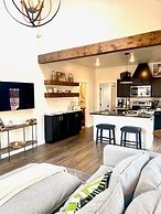 Darling 30 Day Minimum 2 Bedroom Home by RedAwning