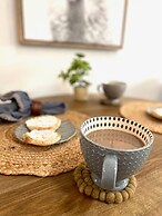 Darling 30 Day Minimum 2 Bedroom Home by RedAwning