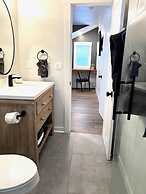 Darling 30 Day Minimum 2 Bedroom Home by RedAwning