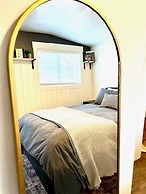 Darling 30 Day Minimum 2 Bedroom Home by RedAwning