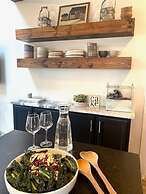 Darling 30 Day Minimum 2 Bedroom Home by RedAwning