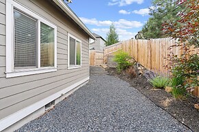 Geary Getaway 3 Bedroom Home by RedAwning