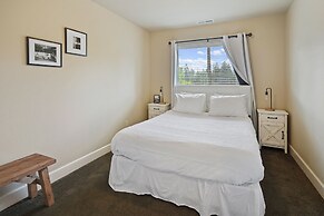 Geary Getaway 3 Bedroom Home by RedAwning