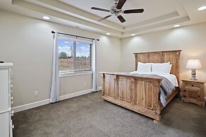 Geary Getaway 3 Bedroom Home by RedAwning