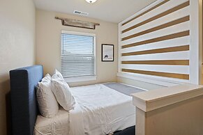 Geary Getaway 3 Bedroom Home by RedAwning