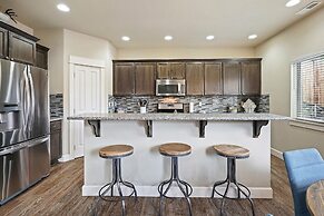 Geary Getaway 3 Bedroom Home by RedAwning