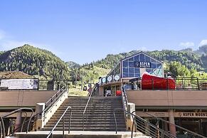 Downtown Aspen 2 Bedroom Condo Within Walking Distance to Gondola - Cl