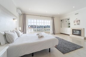 Villa Lemos by HelloVacations