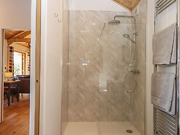 Nelli Lodge at Mile End