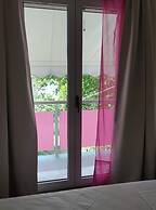 Okeania Seafront Rooms in Kamena Vourla