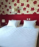 Okeania Seafront Rooms in Kamena Vourla