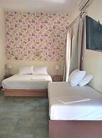 Okeania Seafront Rooms in Kamena Vourla