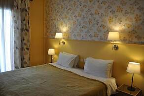 Okeania Seafront Rooms in Kamena Vourla