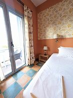 Okeania Seafront Rooms in Kamena Vourla