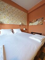 Okeania Seafront Rooms in Kamena Vourla