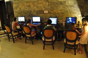 Okeania Seafront Rooms in Kamena Vourla