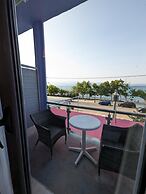 Okeania Seafront Rooms in Kamena Vourla