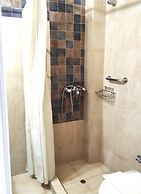 Okeania Seafront Rooms in Kamena Vourla