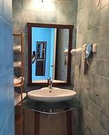 Okeania Seafront Rooms in Kamena Vourla